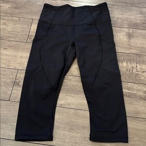EUC Lululemon Women’s Mesh Leggings cropped Side Pockets Size 6 back cinching